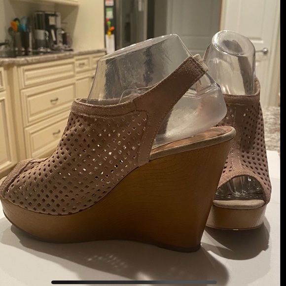 Steve Madden Syrrus Beige Wedge - Picture 7 of 12